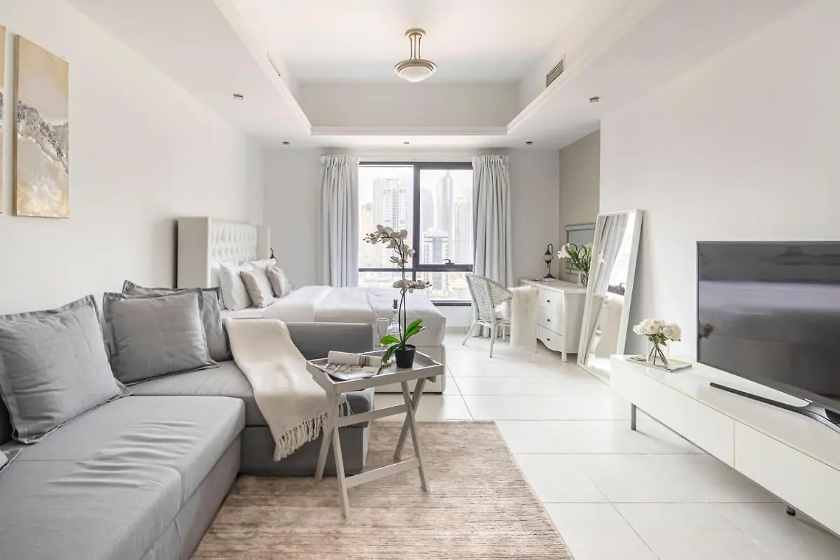 Frank Porter - Al Waleed Paradise Dubai Apartment